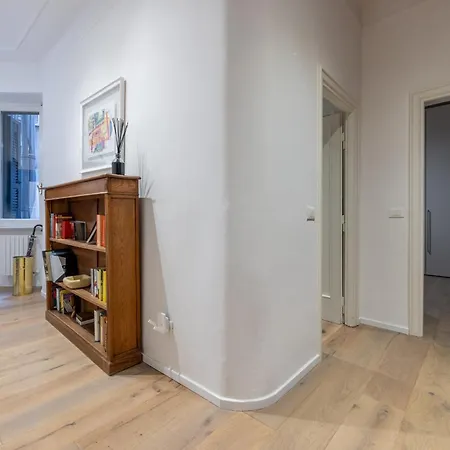 Urban Chic 2 Bedroom Vatican Escape Daire