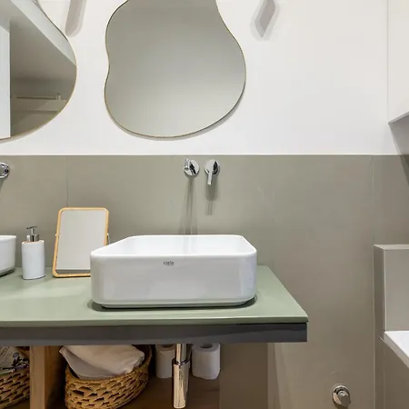 Urban Chic 2 Bedroom Vatican Escape Daire
